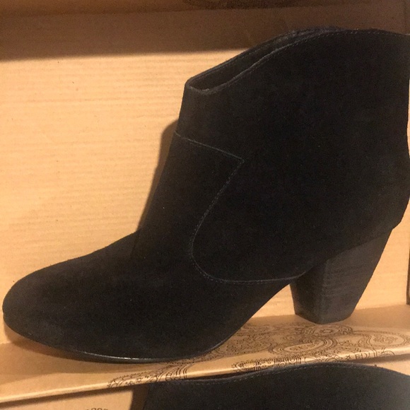 Ecote Black suede booties - Size 9 - Picture 3 of 4
